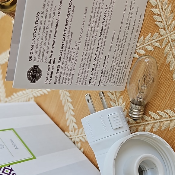 Scentsy Adelaide Electric Amber Nightlight Wall Wax Warmer - Picture 6 of 7